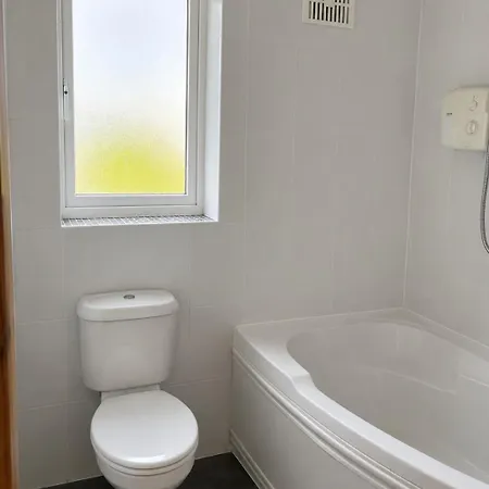Peaceful Garden Retreat 3bhk Town Apartamento